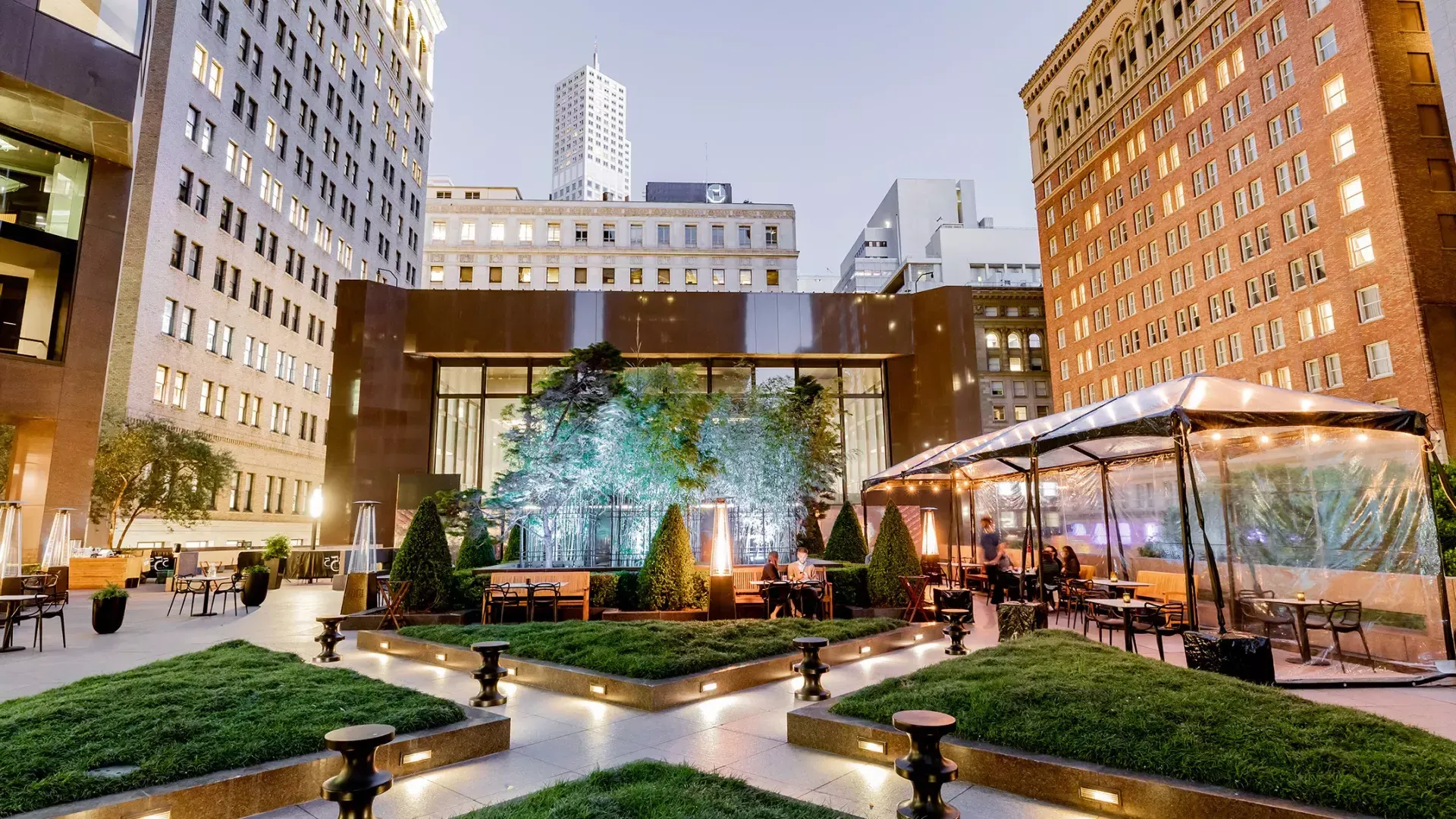 Image of outdoor seating area at The Vault Garden in downtown San Francisco